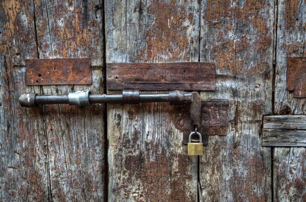 door, wood, lock, rust, corrosion, entrance, house, close, key, access, security, patina, vintage, old, antique, secure, property, ironmongery, gray house, gray wood, gray security, gray door, gray vintage, gray key, gray old, gray closed